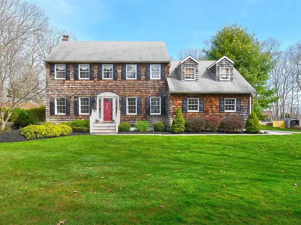 7 Russell Drive, Wading River, NY 11792