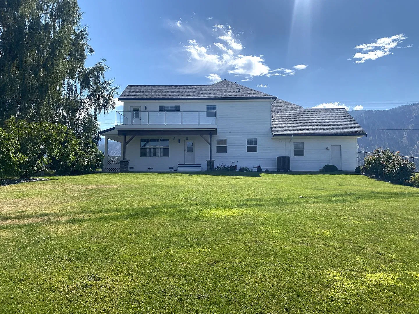 3 Bedroom, 2.5 bath with Lake Chelan View — Photo 3