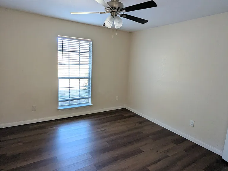 124 S Bending Oak Ln — Photo 11