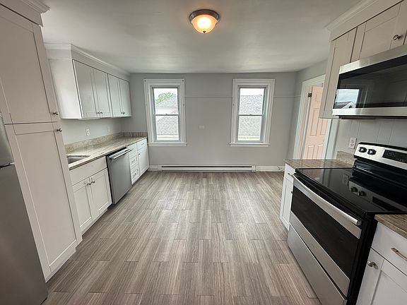 3rd image of 55 Fort St Floor 2