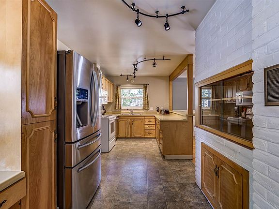 5th image of 308 Hillcrest Dr