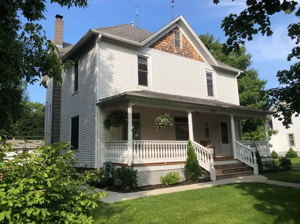 210 E Provost St, Lena, IL 61048