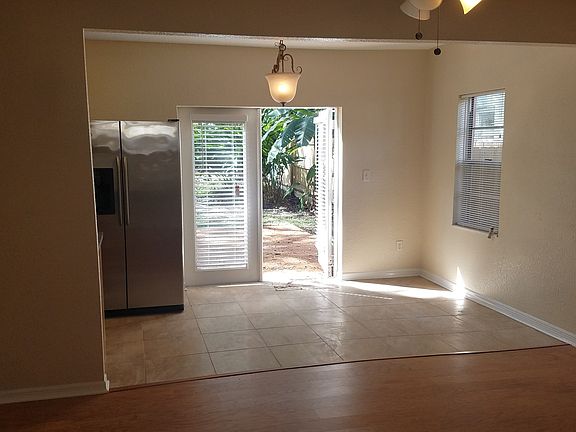 4th image of 1421 E Park Cir