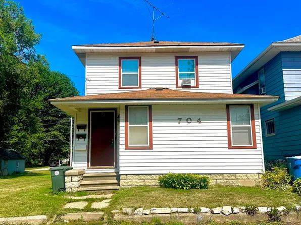 704 W 1st St, Waterloo, IA 50701