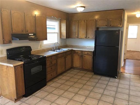 5th image of 216 Lakeside Dr