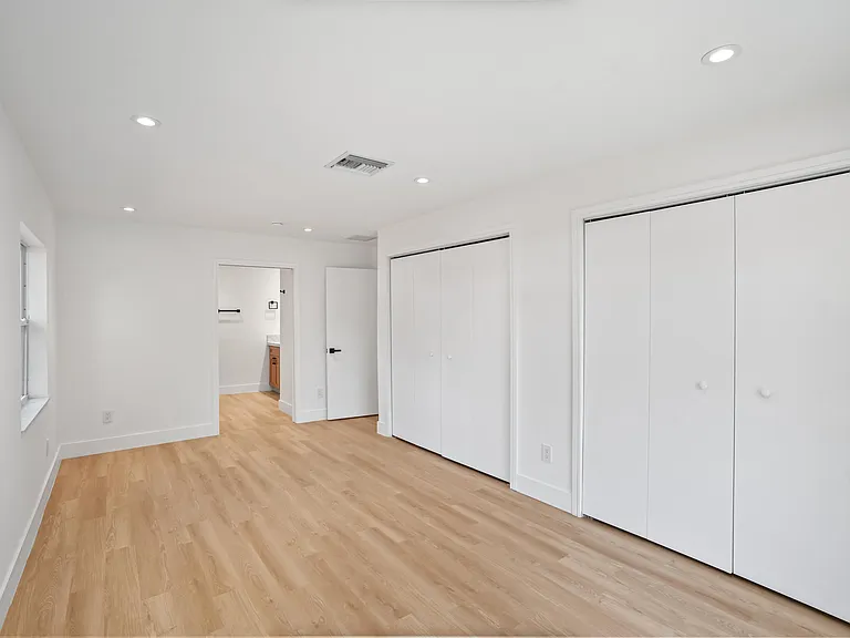 1404 NE 2nd St — Photo 13