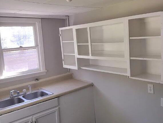 3rd image of 825 ST CLAIR Street
