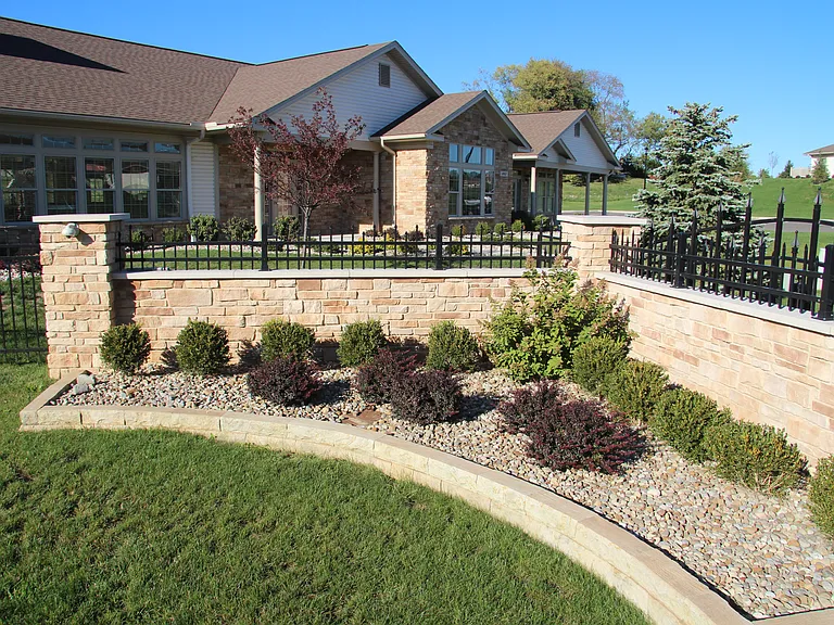 Wales Crossing Apartments — Photo 11