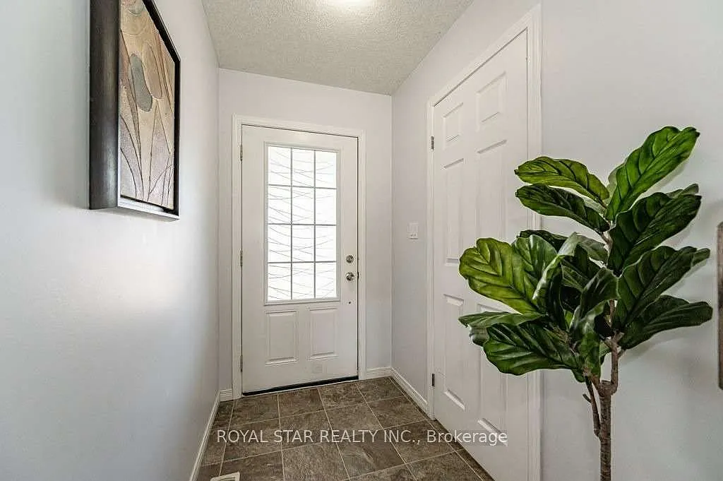 4 bed, $3,300 — Photo 4
