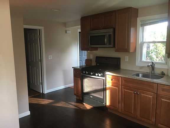 2nd image of 219 Mineola Ave Floor 1