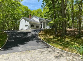 3 Pembury Ct, Melville, NY 11747