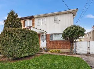 14416 253rd St, Rosedale, NY 11422