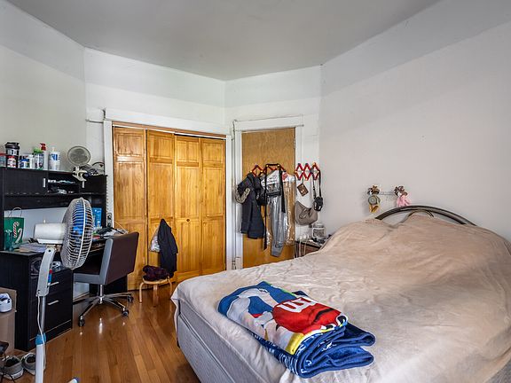 3rd image of 4843 N Kenmore Ave