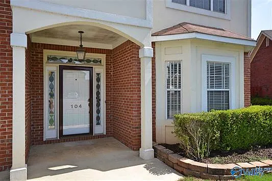 104 Lancaster Ct SW — Photo 2