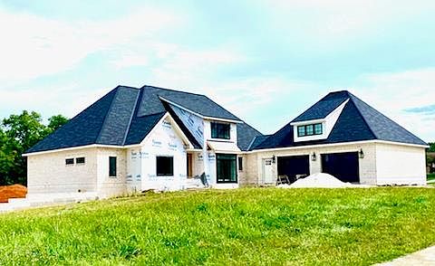 1st image of 104 Luxury Ln