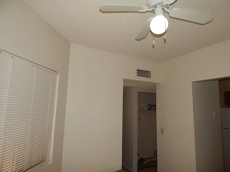 117 E Laguna St — Photo 9