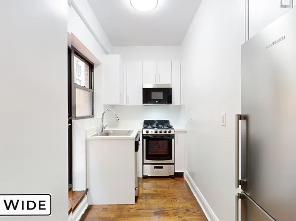 405 East 56th Street image 3 of 10