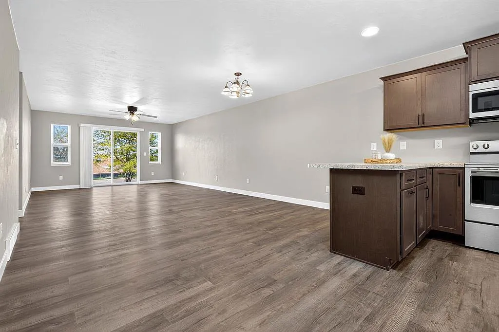 524-526 Founders Way - 524 — Photo 3
