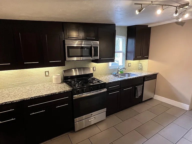 356 Jefferson St — Photo 34