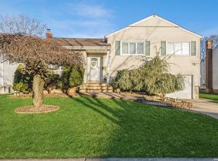 539 Benton Rd, East Meadow, NY 11554