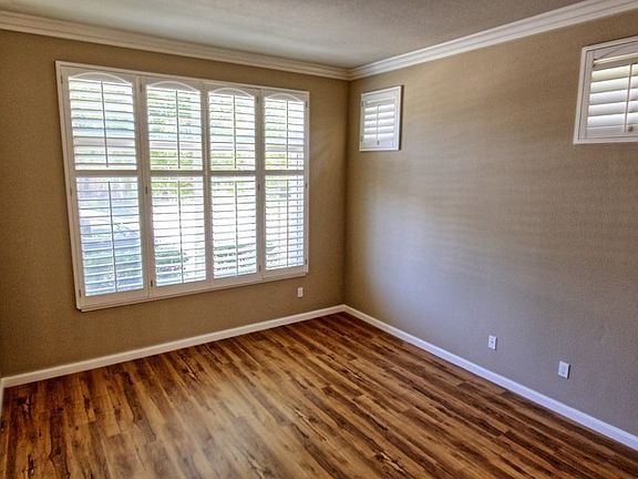 3rd image of 978 Atherton Dr