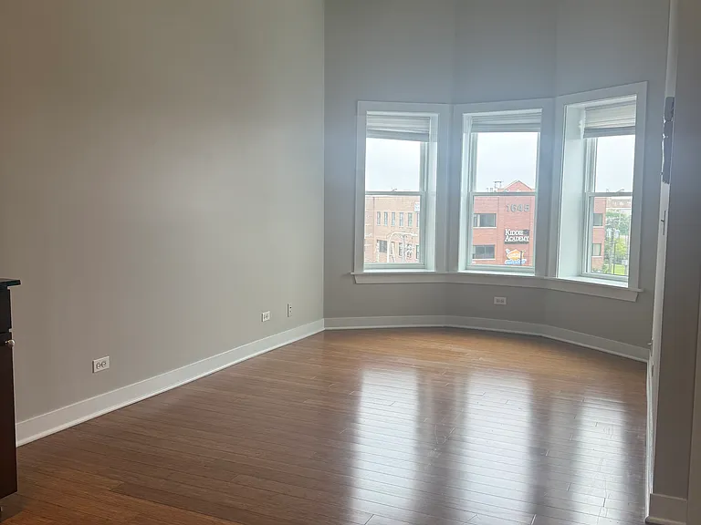 2407 N Clybourn Ave #4F — Photo 2