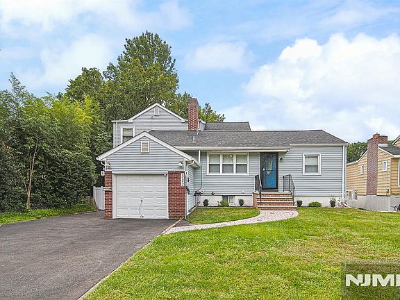 2nd image of 322 Hickory Avenue