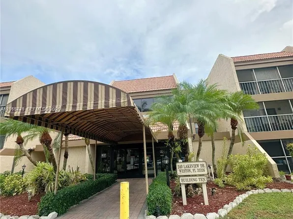 240 Lakeview Dr APT 212, Fort Lauderdale, FL 33326