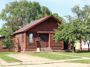 817 8th St NE, Devils Lake, ND 58301