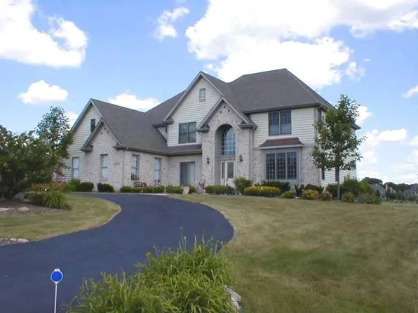 38W042 Mallard Lake Rd, Saint Charles, IL 60175