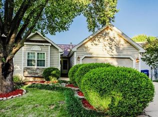 1844 Strawberry Ridge Dr, Ballwin, MO 63021