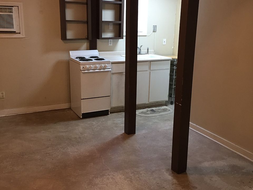 2nd image of 711 Park Blvd #A