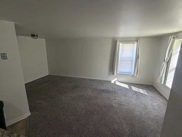 4020-4022 S Beaumont Ave — Photo 5
