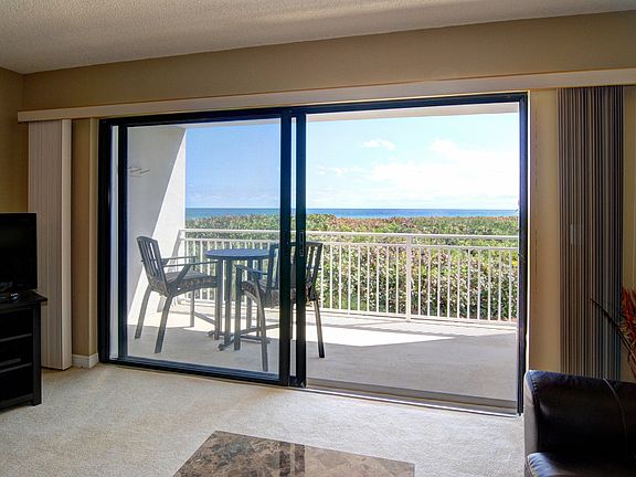 5th image of 379 NE Tradewind Ln #105