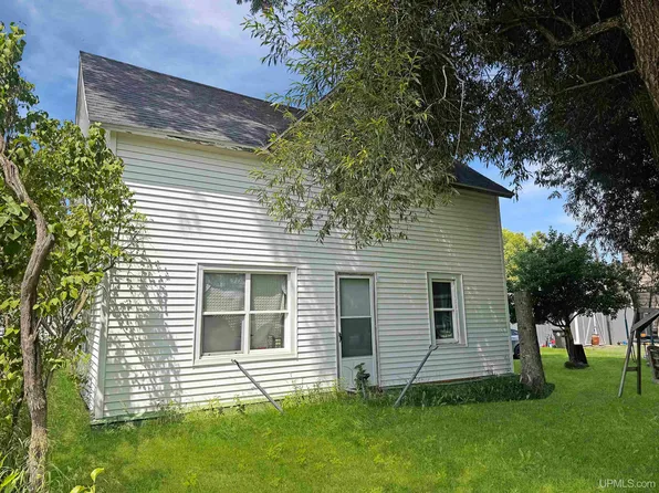 3549 D Rd, Bark River, MI 49807