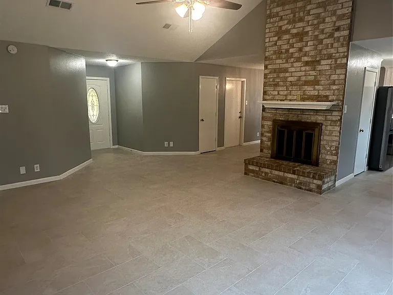501 Cindyrella Dr — Photo 7