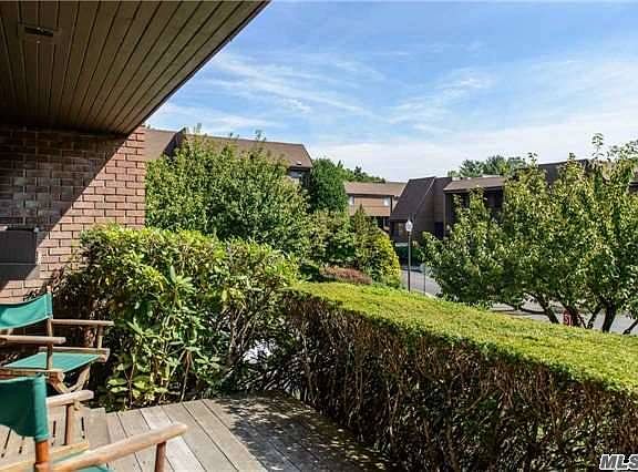 3rd image of 64 Acorn Ponds Dr