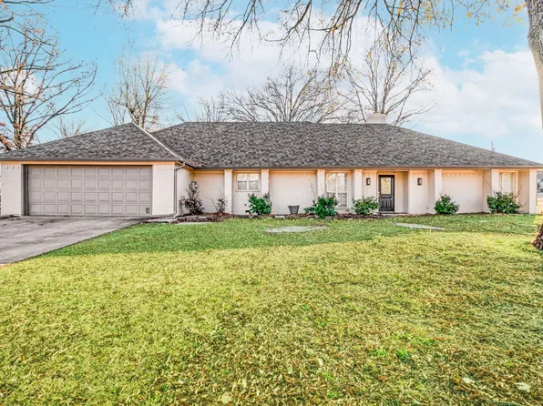 4410 Wood Creek Dr, Paris, TX 75462