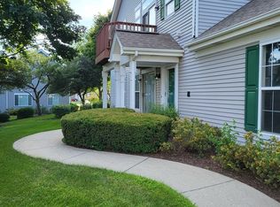 28 Stonegate Ct, Algonquin, IL 60102