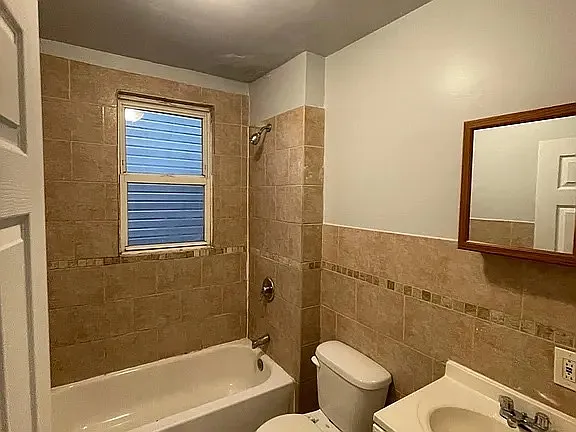 3 bed, $1,950 — Photo 2