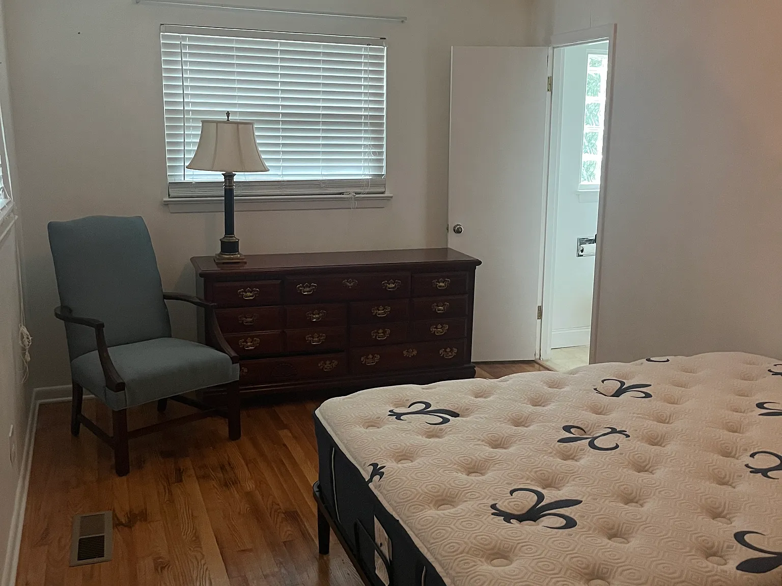 3 bed, 1293 sqft, $1,700 — Photo 4