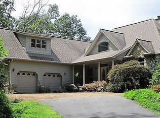 324 Solitude Ln, Hayesville, NC 28904