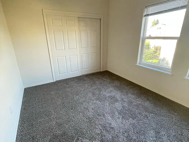 519 NE Webster St — Photo 12