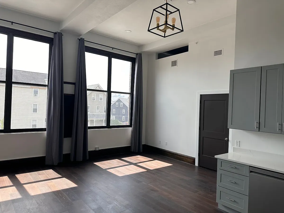 2 bed, 1100 sqft, $2,400 — Photo 4