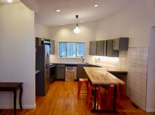 4 Moss Ln, Amherst, MA 01002