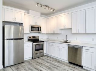 2 BD / 1 BA Granite Counters, W/D, AC $500 Move-In Gift Card (By 1/1/25), Edmonds, WA 98026