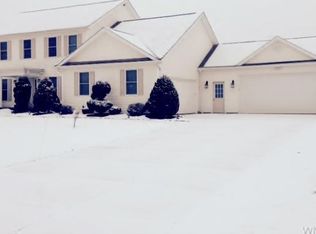 3846 Wildwing Dr, North Tonawanda, NY 14120