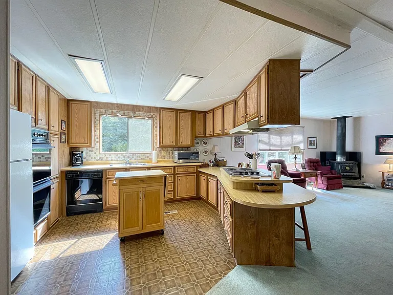 121 Ivy Ln — Photo 16