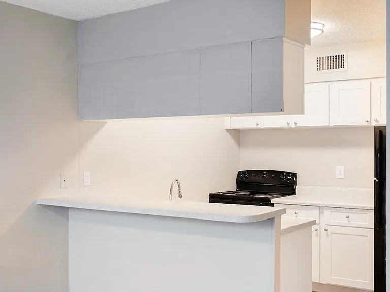 Park Apartments — Photo 24