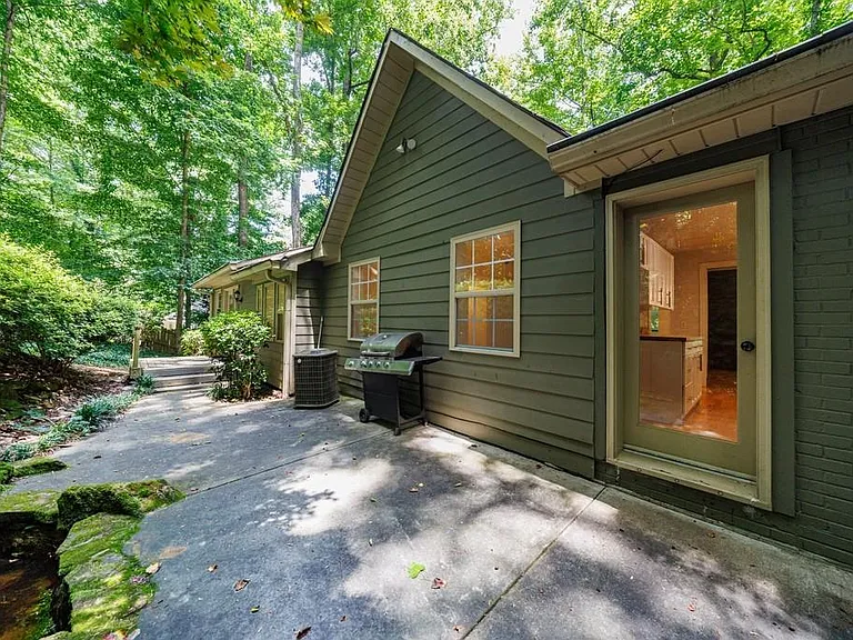 102 Vanessa Dr SE — Photo 18